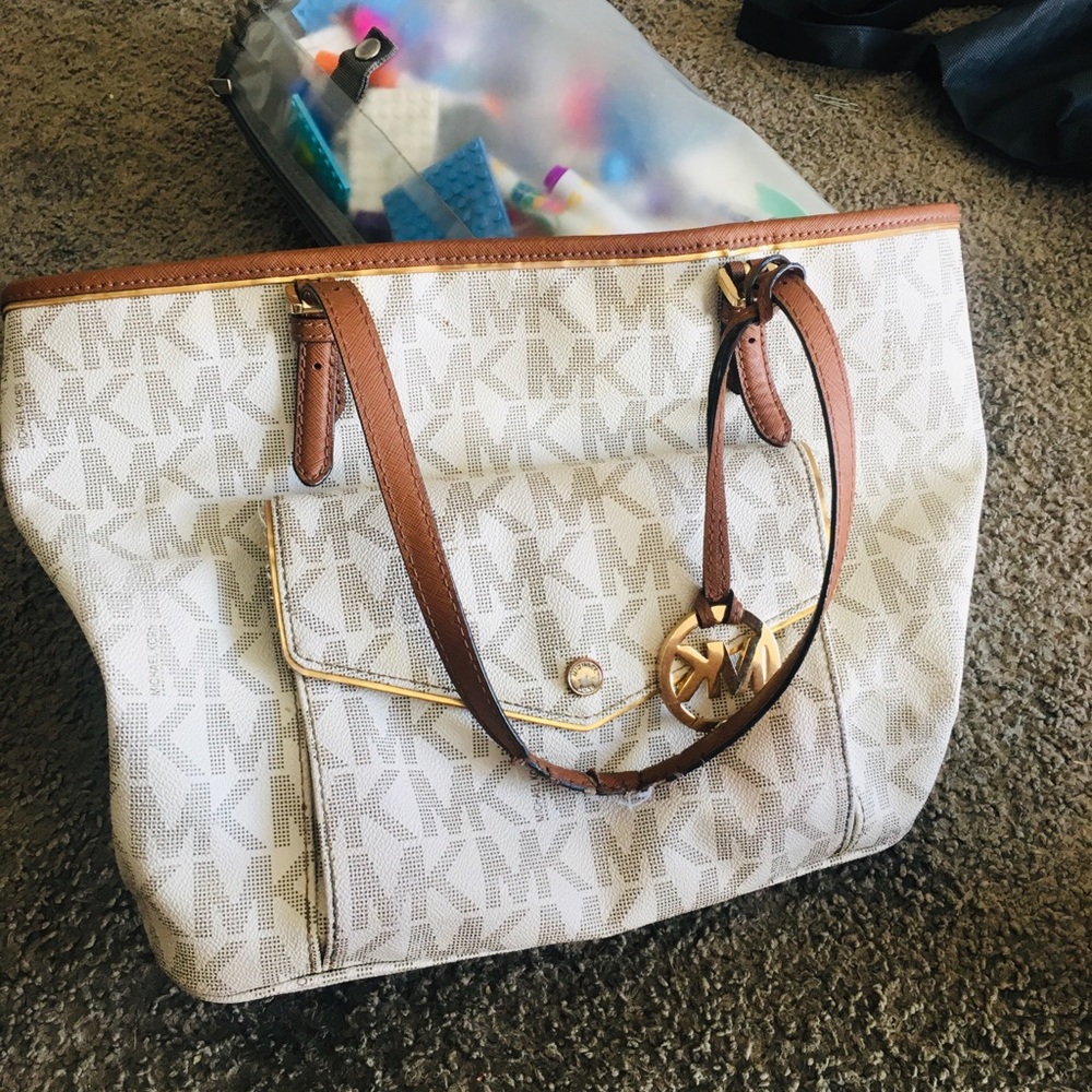 Sale of Pre loved Michael Kors Tote-Jet bag large